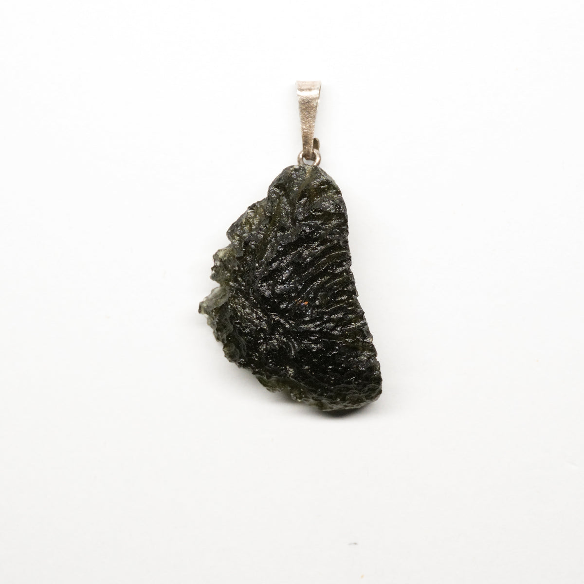 Echter Moldavit Anhänger kaufen Schweiz: Old-Stock Besednice-Typ (25.7 ct / 5.15 g, Silber 925) «Die Schwinge des Kosmos» Vorderseite