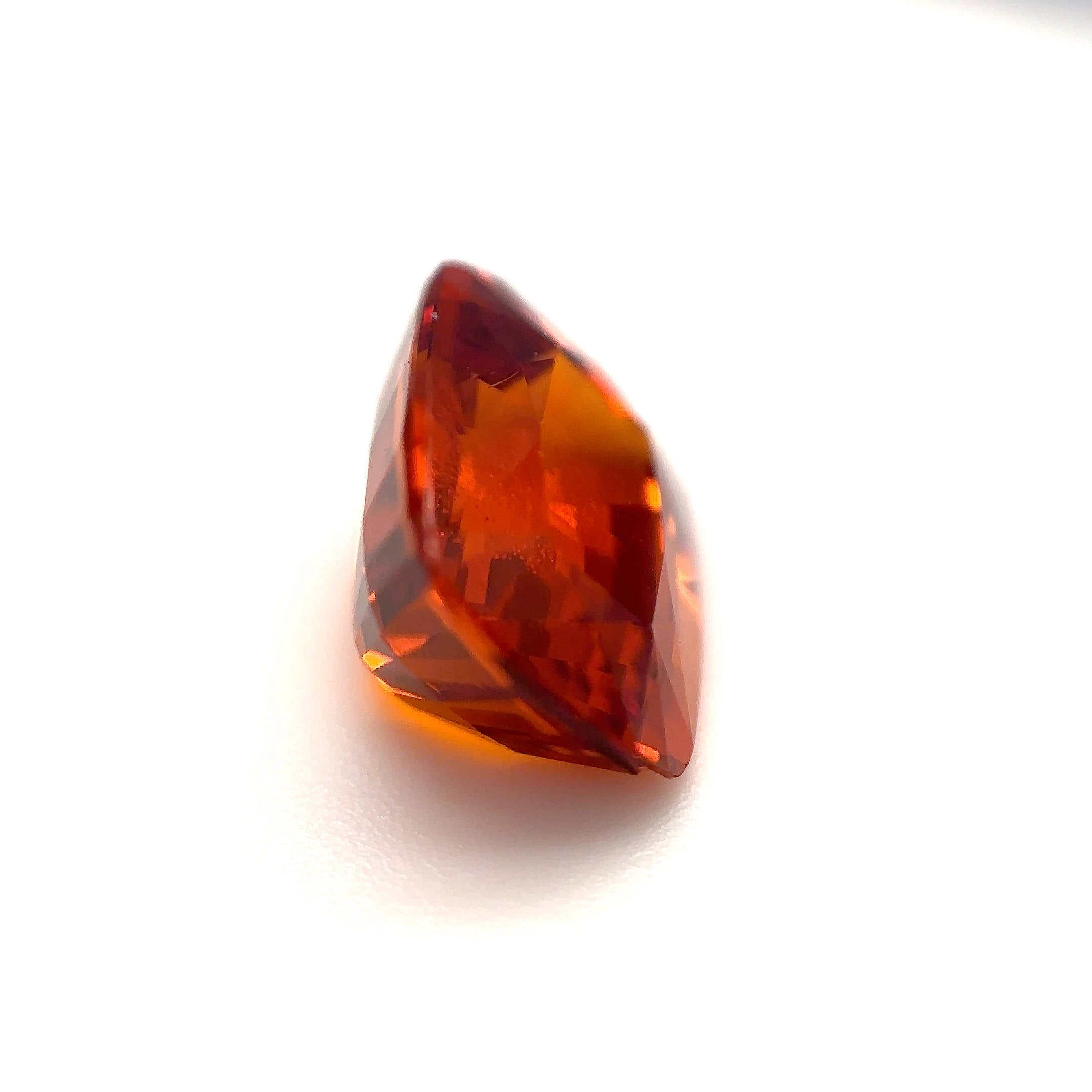 Mandarin-Granat - 4.48 ct | Das Herz des Sonnenfeuers