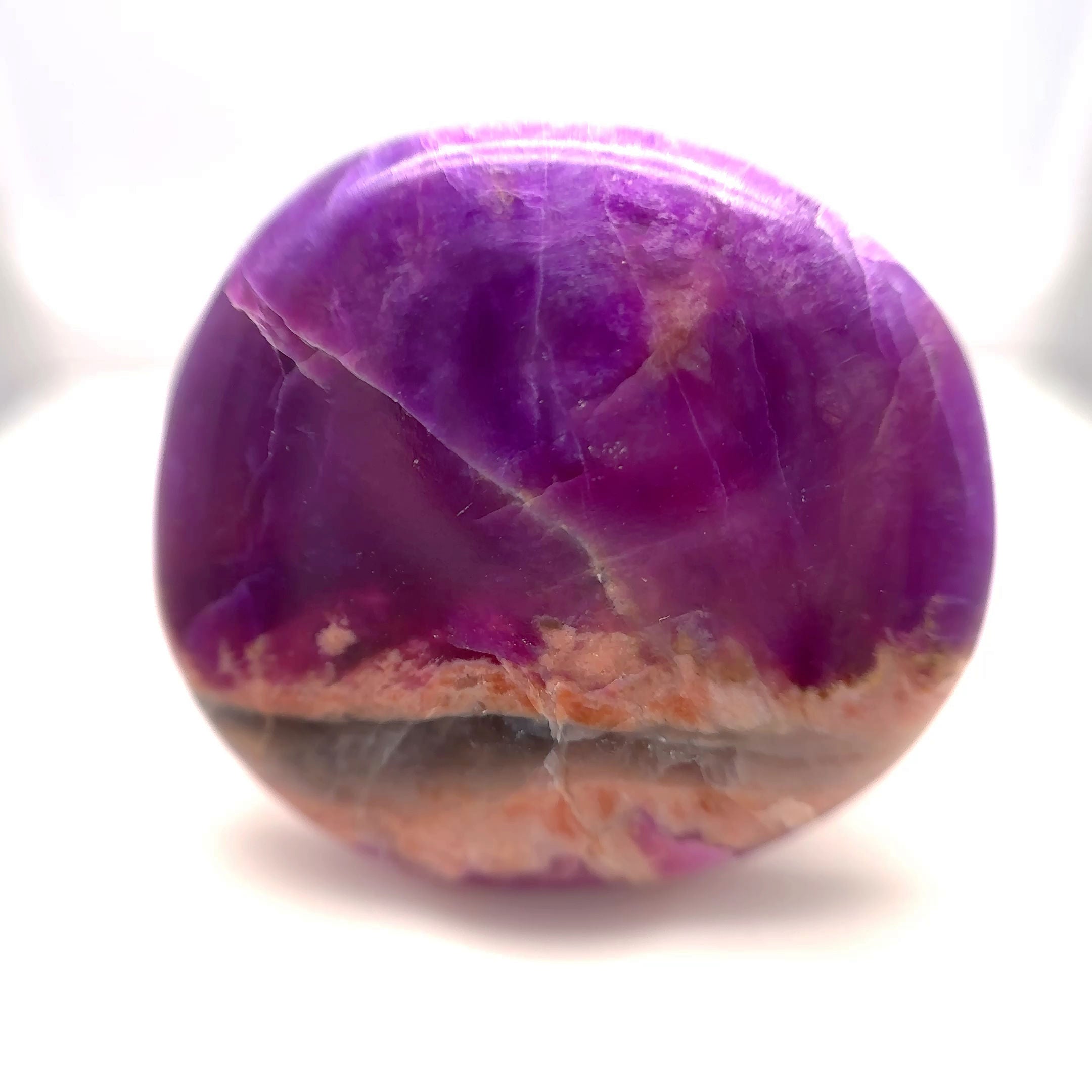 Gel-Sugilith - 25,5 ct | Der Horizont der Kalahari