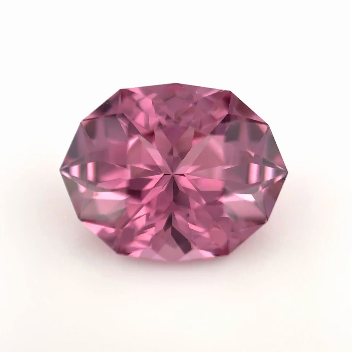 Purpur-Pinker Spinell (2.75 ct) - Artist Cut - Spinell Rarität zu kaufen in der Schweiz