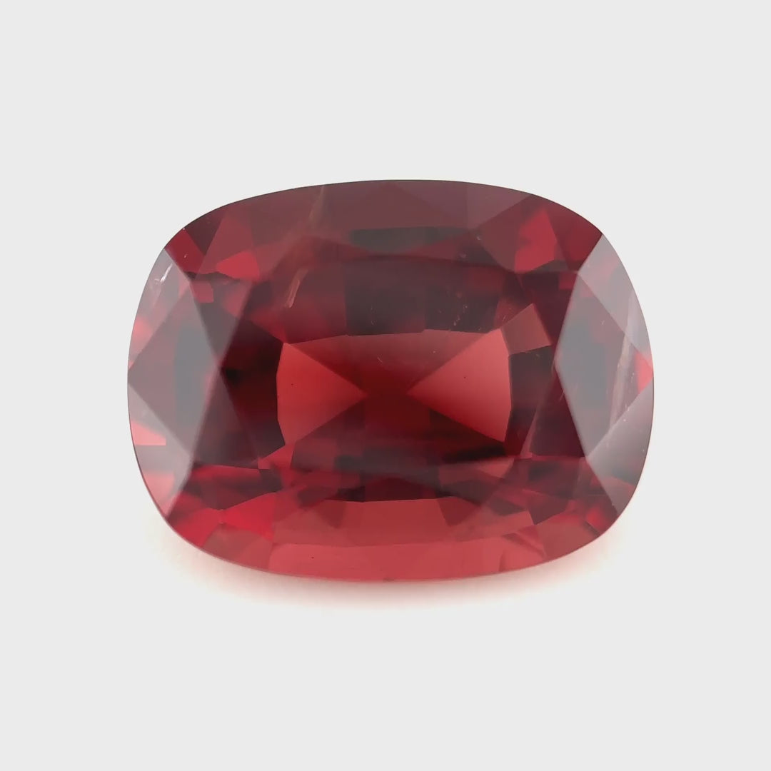 Einzigartiger Spinell als Kissenschliff mit 2.55 ct. Ein 'Fragment der Ewigkeit' für Kenner, kuratiert vom Edelsteinkabinett.Schweiz