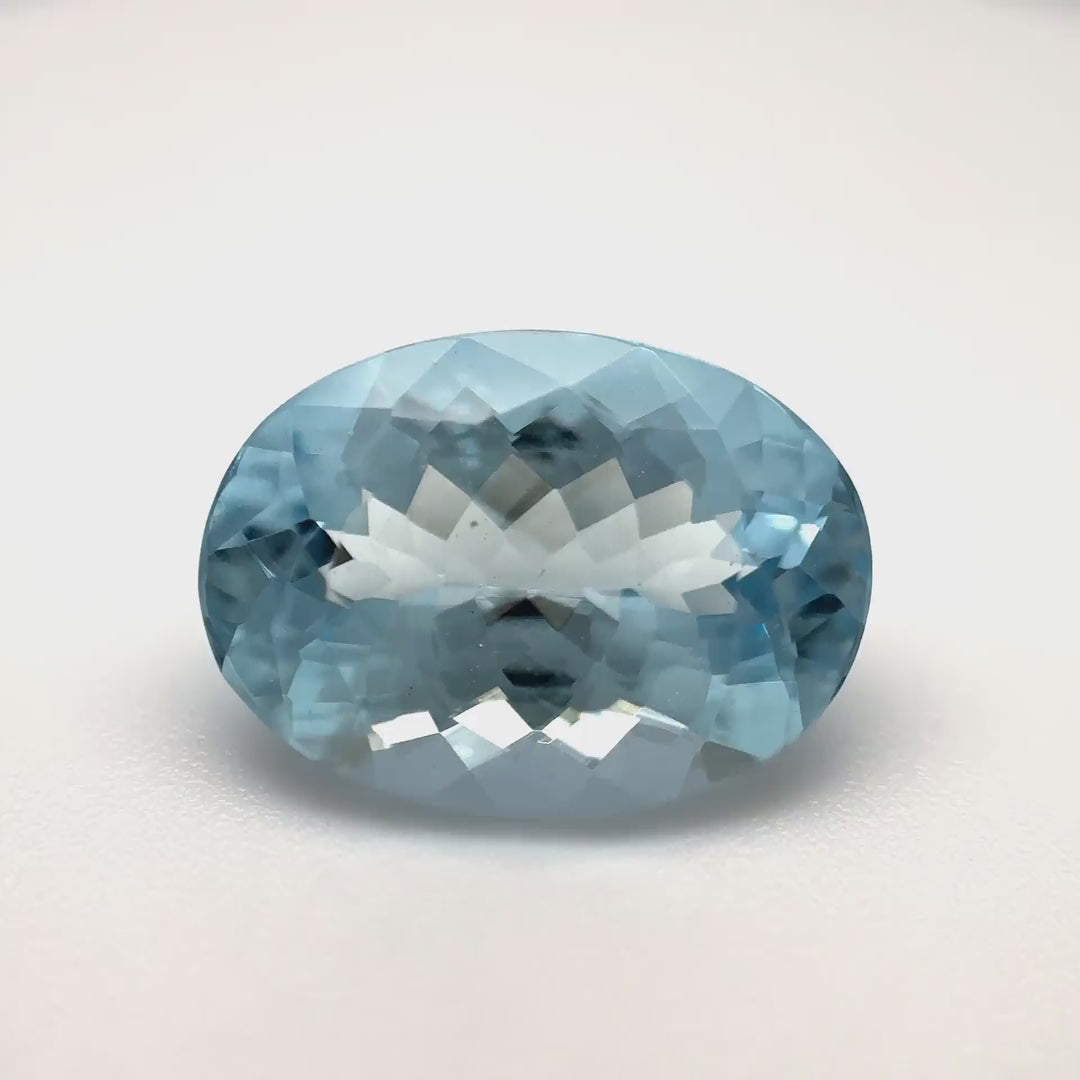 Intensiver, nahezu lupenreiner Aquamarin (3.54 ct) im Oval-Schliff (Erhitzt) aus Äthiopien – Edelsteinkabinett.Schweiz