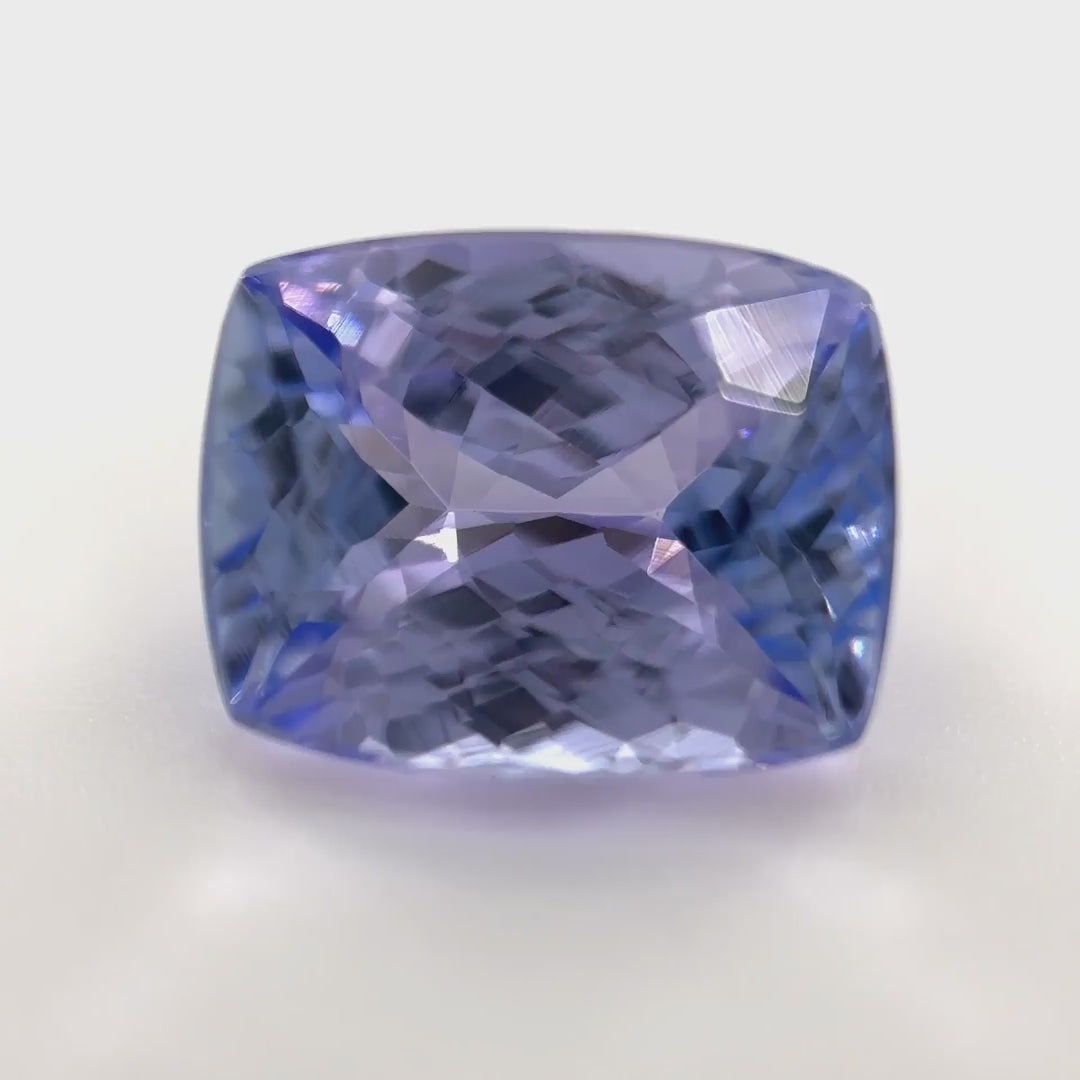 Seltener, unerhitzter Farbwechsel-Tansanit (2.77 ct) mit Color Change Hellblau-Magenta im Kissen-Schliff – Edelsteinkabinett.Schweiz