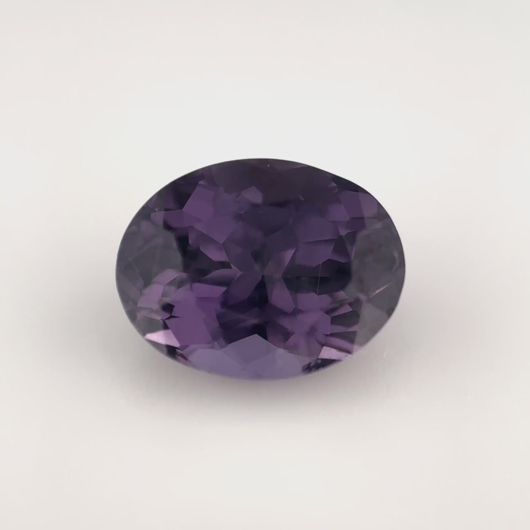Seltener echter Farbwechsel-Spinell (Color-Change) 4.00 ct. Violett-Purpurnes Feuer (Nahaufnahme - Video)