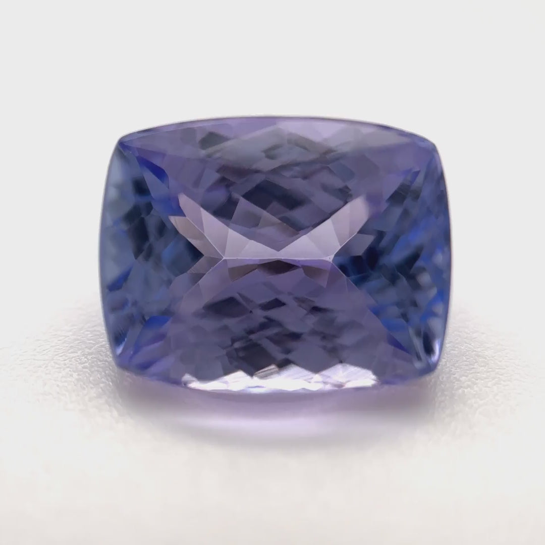 Seltener, unerhitzter Farbwechsel-Tansanit (2.77 ct) mit Color Change Hellblau-Magenta im Kissen-Schliff – Edelsteinkabinett.Schweiz
