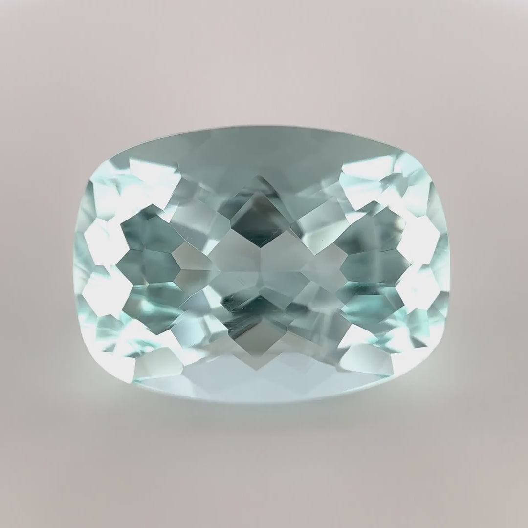 Seltener blau-grüner Aquamarin (5.37 ct) im Meister-Schliff (Ateliers Lumière) aus Brasilien – Edelsteinkabinett.Schweiz
