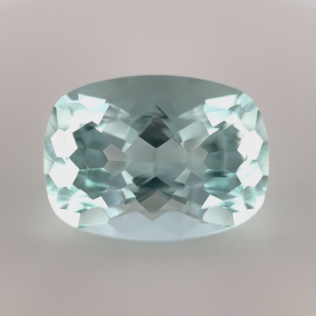 Seltener blau-grüner Aquamarin (5.37 ct) im Meister-Schliff (Ateliers Lumière) aus Brasilien – Edelsteinkabinett.Schweiz