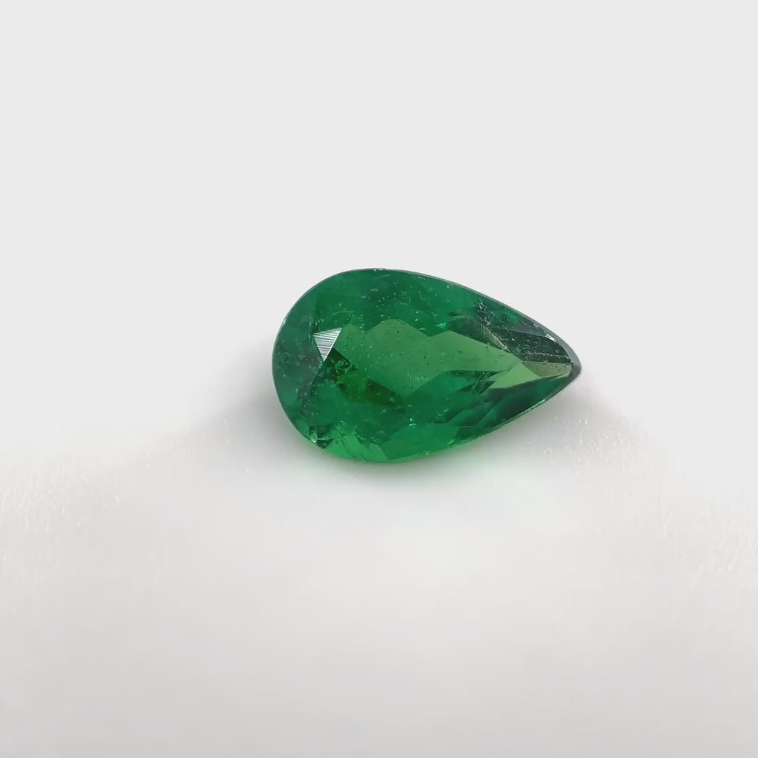 Tsavorit - 0,89 ct | Der seidene Waldgeist