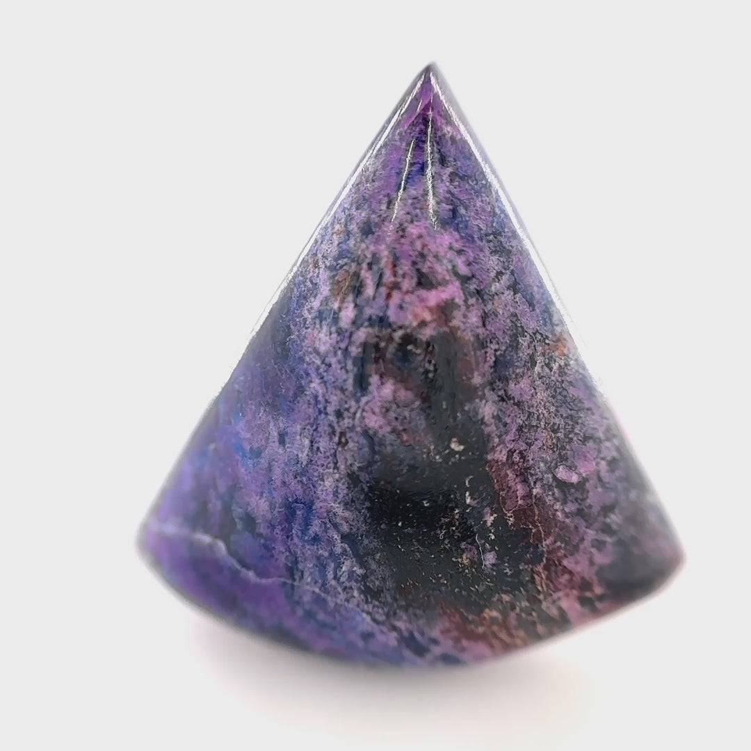 Opaker Picture Sugilith (12.67 ct) mit Gel-Richterit-Spots, Wessels Mine (Old Stock), Handgeschliffen in der Schweiz. Edelsteinkabinett.Schweiz