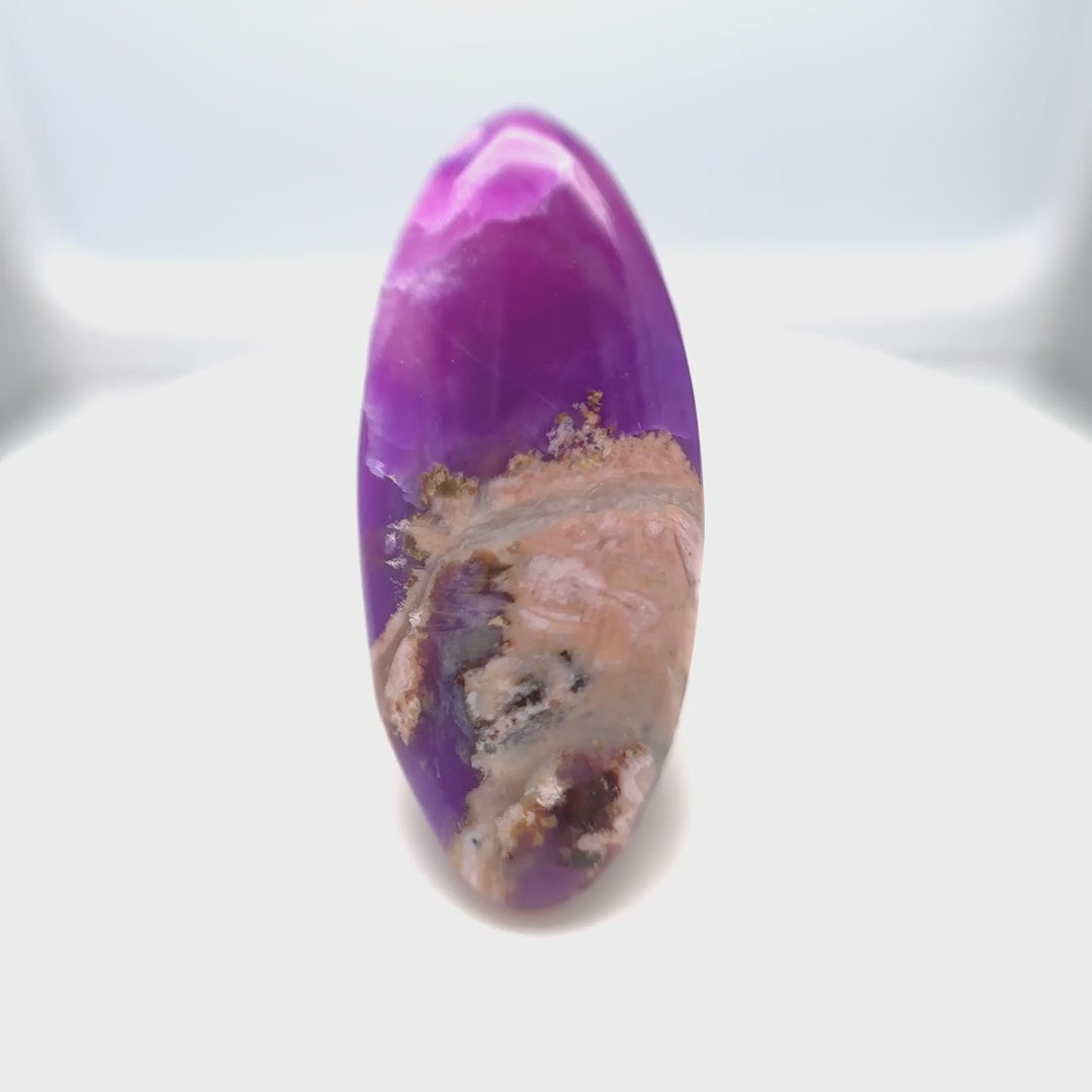 Gel-Sugilith - 10.6 ct | Kalahari-Gemälde