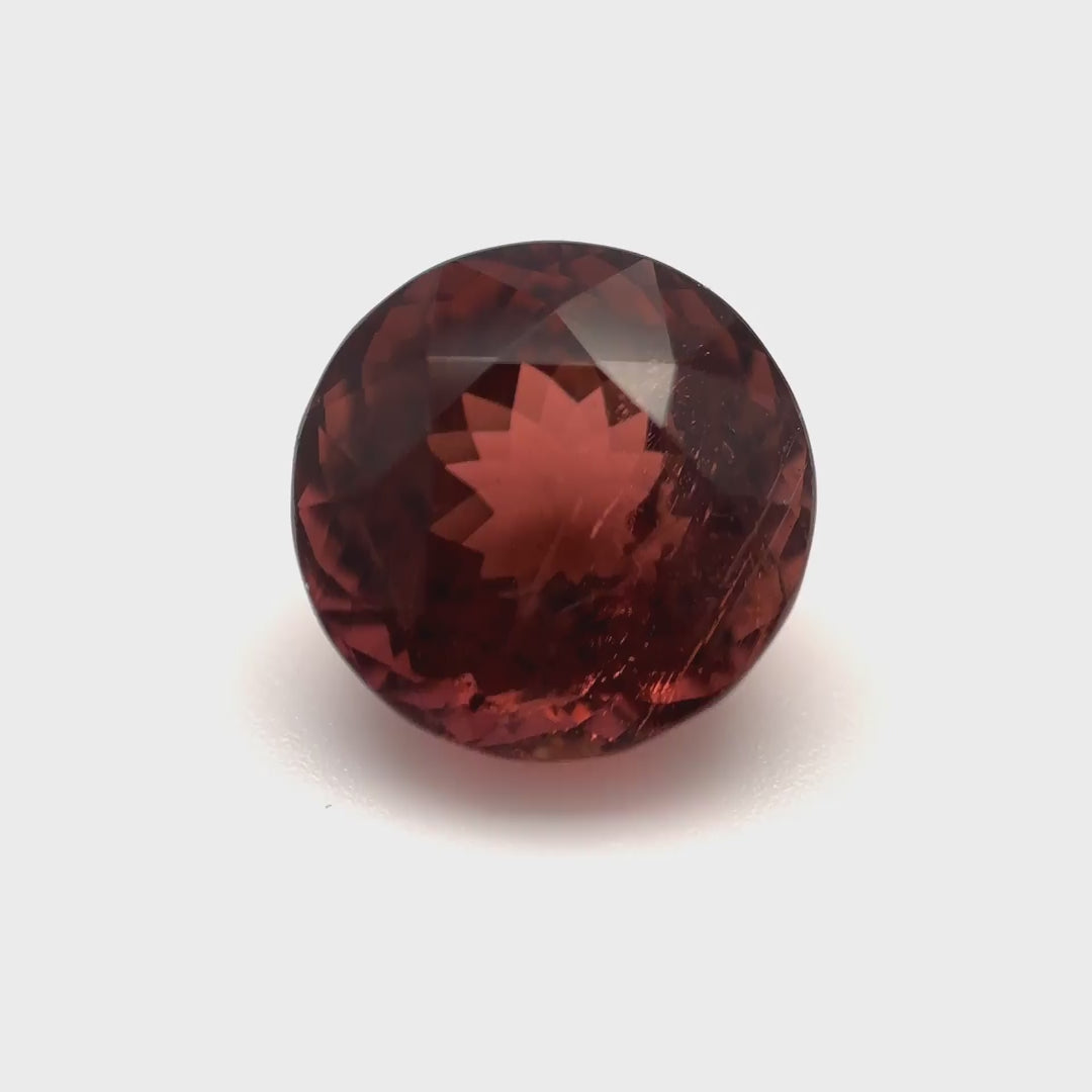 Seltener, augenreiner Orangy Pink Elbait Turmalin (4.21 ct) im runden Brillantschliff, GIT-zertifiziert – Edelsteinkabinett.Schweiz