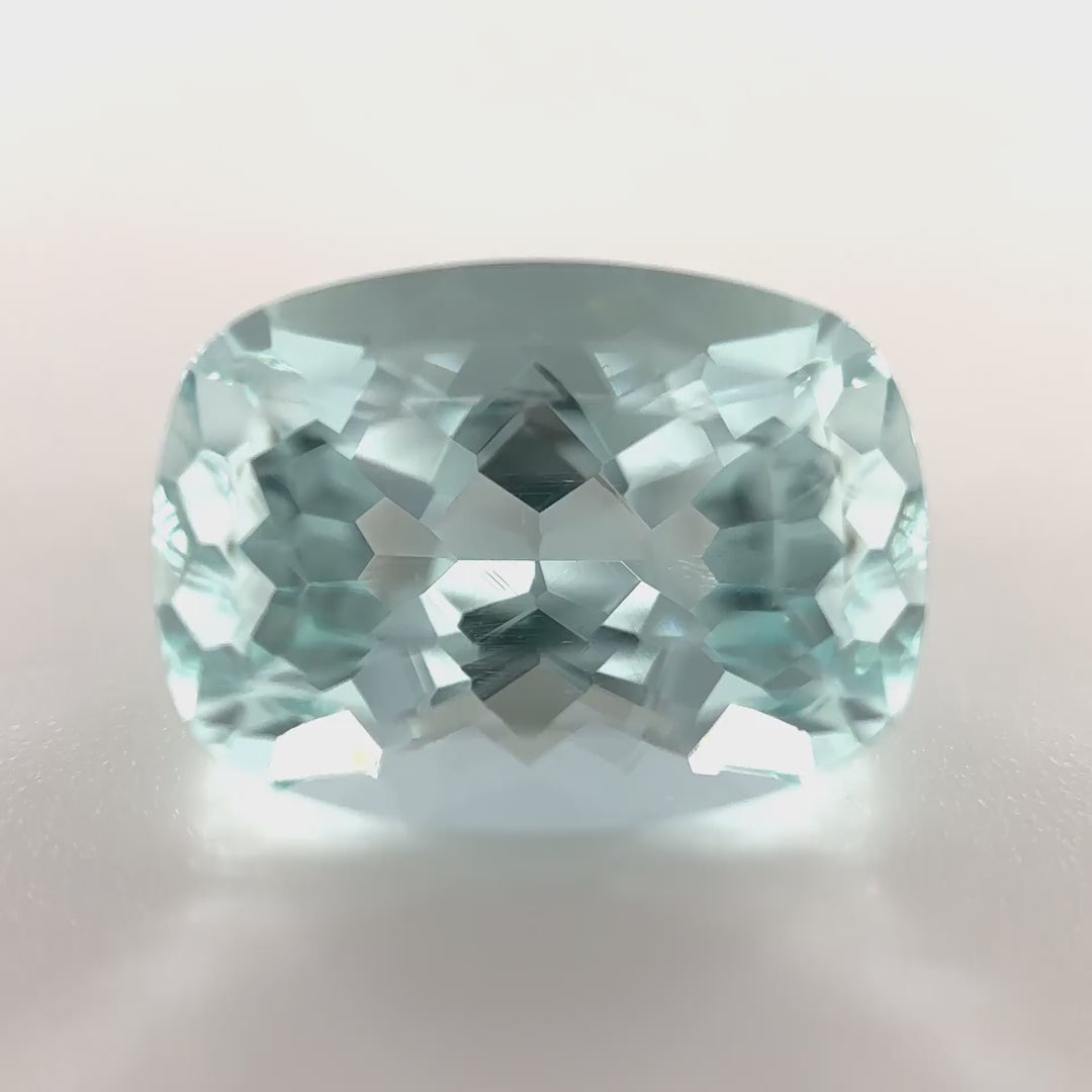 Seltener blau-grüner Aquamarin (5.37 ct) im Meister-Schliff (Ateliers Lumière) aus Brasilien – Edelsteinkabinett.Schweiz
