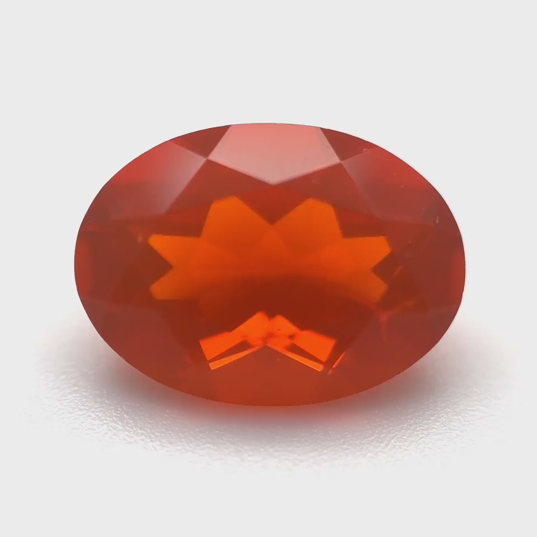 Intensiver Feueropal (2.23 ct) | «Das flüssige Herz des Vulkans»