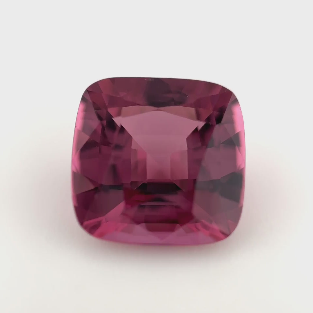 Spinell - 2.4 ct | Das Samtige Herz der Pflaume
