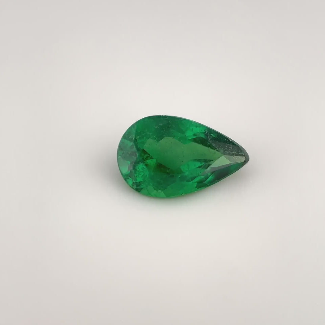 Tsavorit - 0,89 ct | Der seidene Waldgeist