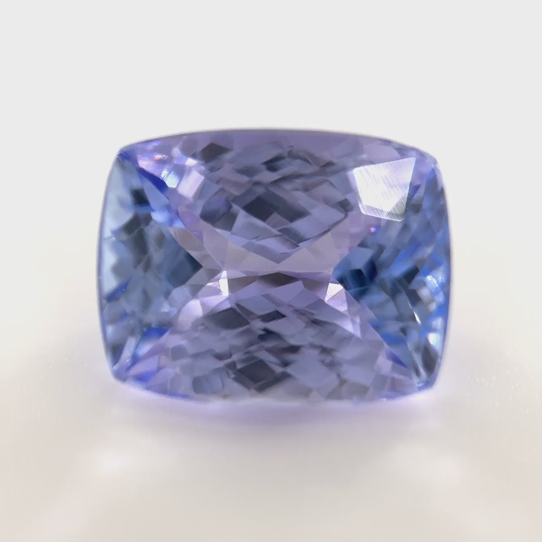 Seltener, unerhitzter Farbwechsel-Tansanit (2.77 ct) mit Color Change Hellblau-Magenta im Kissen-Schliff – Edelsteinkabinett.Schweiz