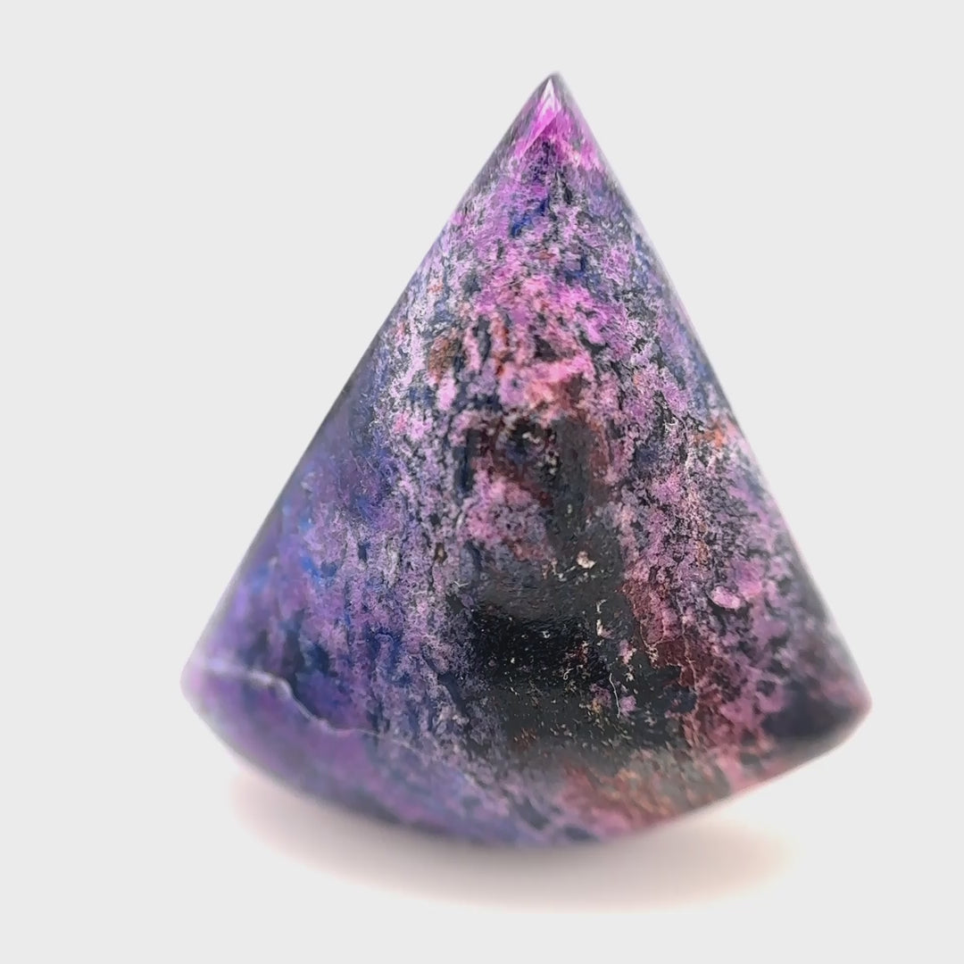 Opaker Picture Sugilith (12.67 ct) mit Gel-Richterit-Spots, Wessels Mine (Old Stock), Handgeschliffen in der Schweiz. Edelsteinkabinett.Schweiz