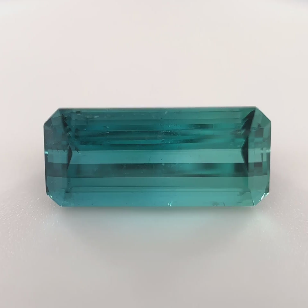 Seltener, Bi-Color Turmalin (4.68 ct) mit Indigoblau und Paraiba-farbenem Grün im Stufenschliff aus Afghanistan – Edelsteinkabinett.Schweiz