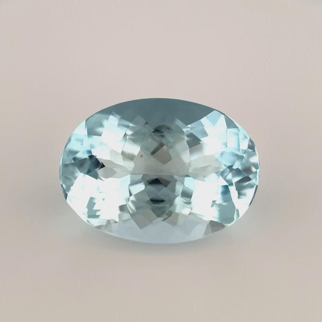 Intensiver, nahezu lupenreiner Aquamarin (3.54 ct) im Oval-Schliff (Erhitzt) aus Äthiopien – Edelsteinkabinett.Schweiz