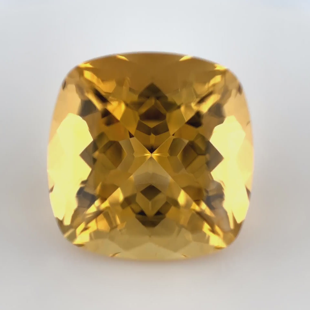 Seltener, unbehandelter Color-Shift Heliodor (6.68 ct) aus der Ukraine im Custom Cut – Edelsteinkabinett.Schweiz
