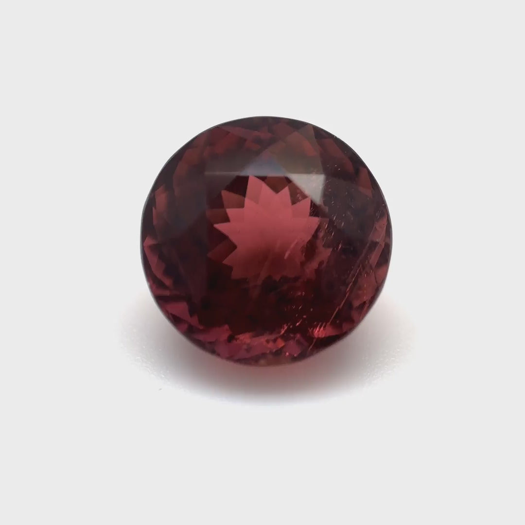 Seltener, augenreiner Orangy Pink Elbait Turmalin (4.21 ct) im runden Brillantschliff, GIT-zertifiziert – Edelsteinkabinett.Schweiz
