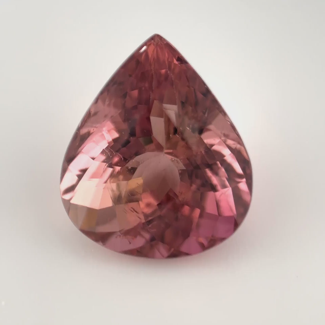 Seltener Bicolor & Farbwechsel Turmalin (6.30 ct) | «Der Sonnenuntergangs-Alchemist»